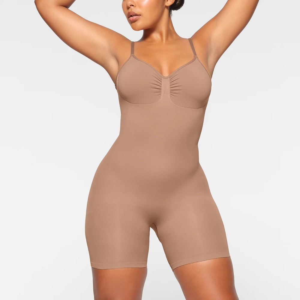 SKIMS LOW BACK MID THIGH BODYSUIT